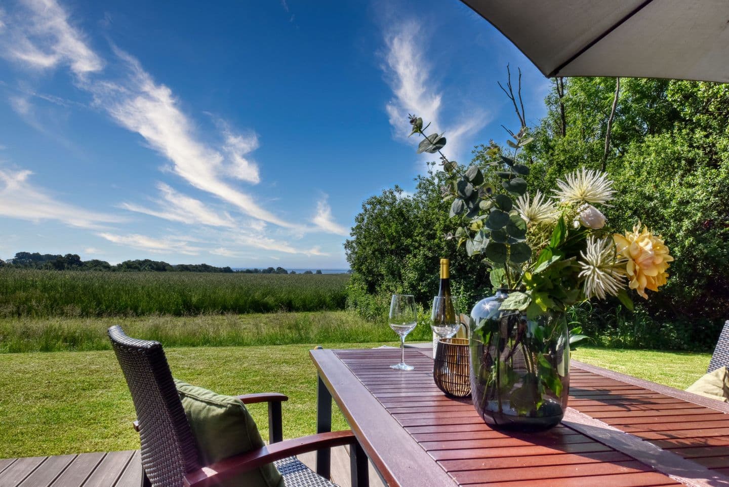 Ferienhaus Backsteinquartier B in Putbus – Sauna, Kamin und Boddenblick in Putbus – Gartenblick