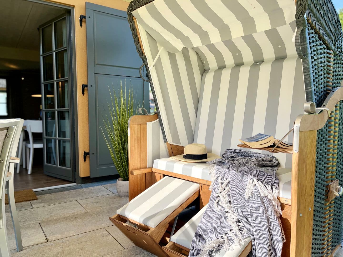 Ferienhaus Strandleben 09 Feriendorf Klein Stresow Rügen in Klein Stresow – Terrasse