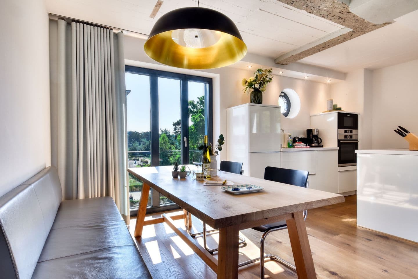 Ferienwohnung Sonnenloft 14 mit eigenem Kamin, Sauna, Strandkorb am Strand und Pool im Haus Düne 7 Prora in Prora – Küche